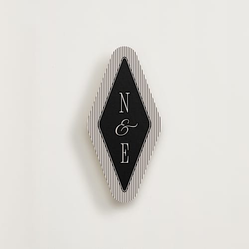 This is a noir insert cards with standard by Pixel and Hank called linea printing on signature in standard