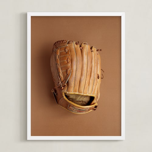 This is a brown art with standard by Paola Benenati called ready to win 2