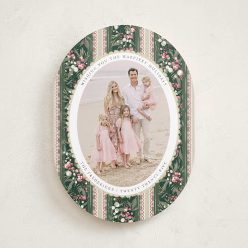 This is a gumdrop holiday photo cards with standard by Jackie Crawford called holiday garland ribbon printing on recycled smooth signature in standard