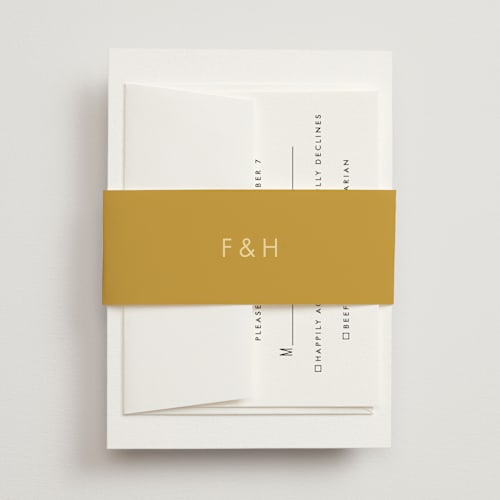 This is a buttercup belly bands with standard by Snow and Ivy called colorfield printing on signature text in belly band