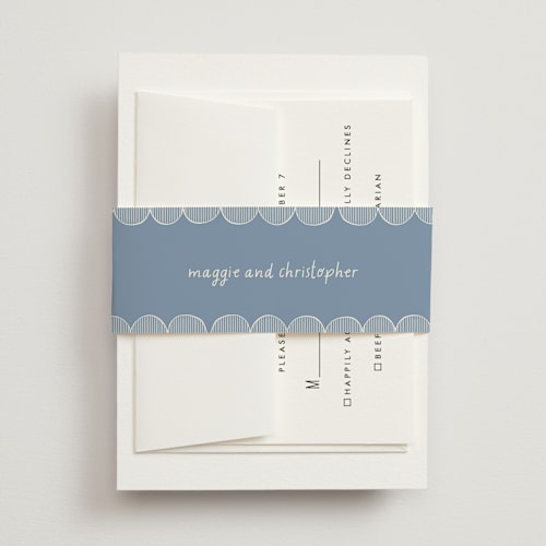 This is a sky belly bands with standard by Kelly Watkins called florence printing on signature text in belly band