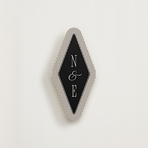 This is a noir enclosure cards with standard by Pixel and Hank called linea printing on signature in standard