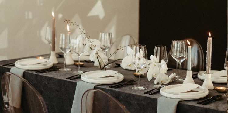 MINIMALIST WEDDING THEME