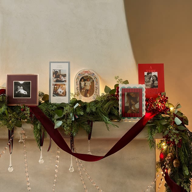 Minted Reveals 2025 Holiday Card Trends: A Return to Vintage, Folk, and Heritage-Inspired Design in an AI-Driven Year