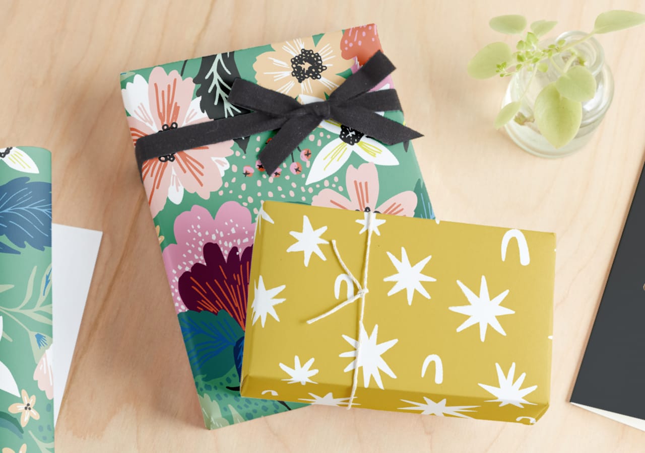 MintedRight as Ranunculus Gift Wrap Set